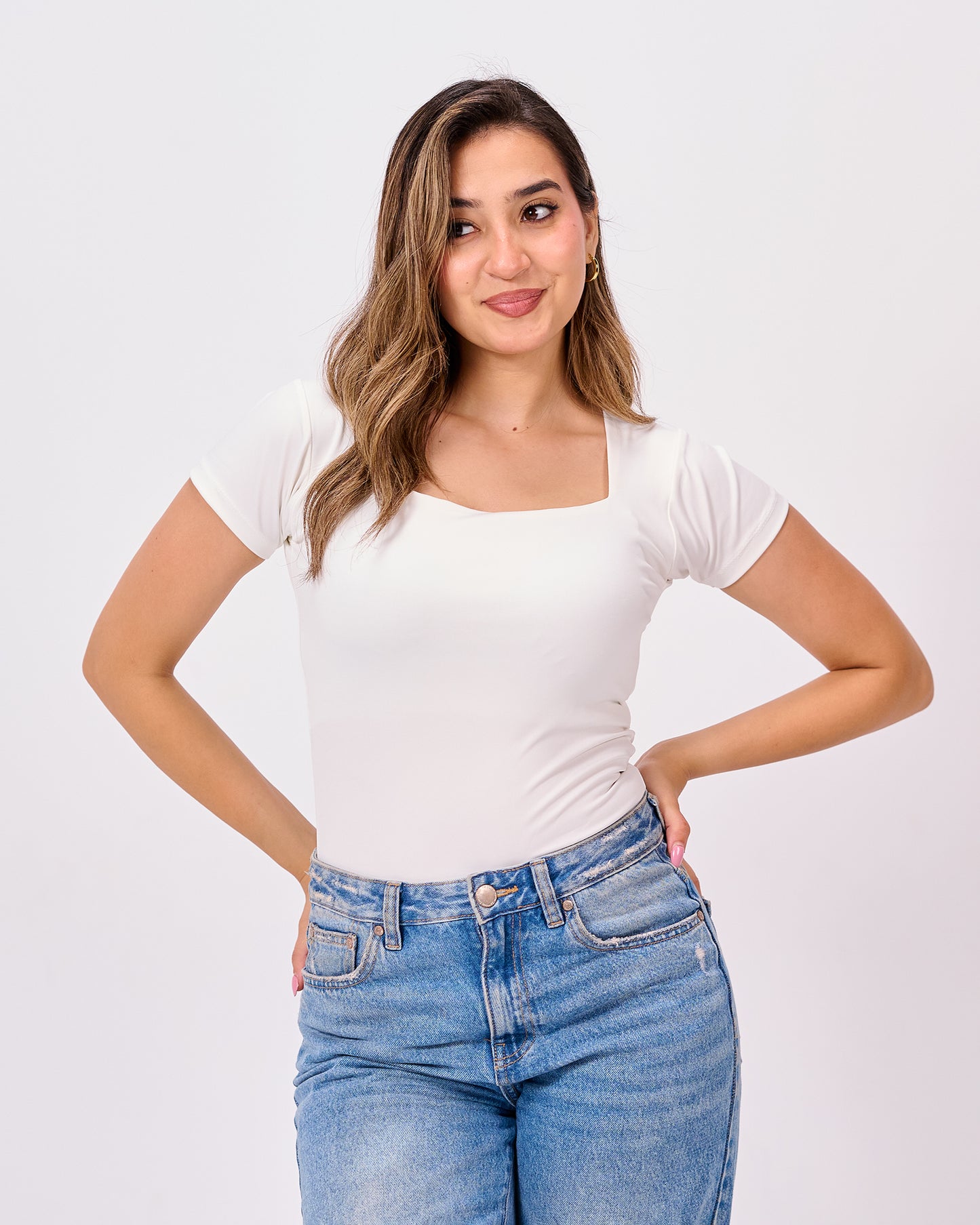 WHITE SQUARE NECK SHORT SLEEVE
