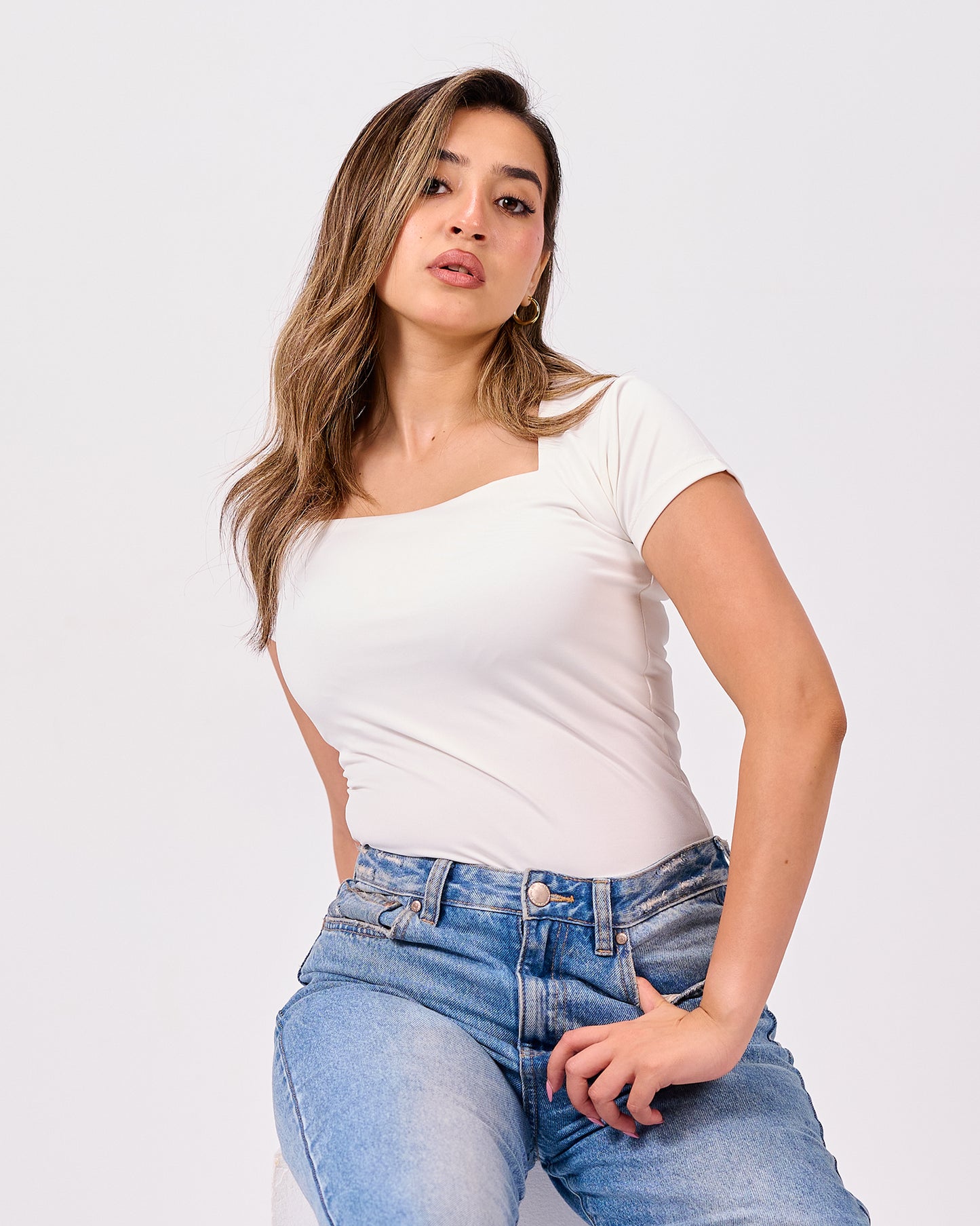 WHITE SQUARE NECK SHORT SLEEVE