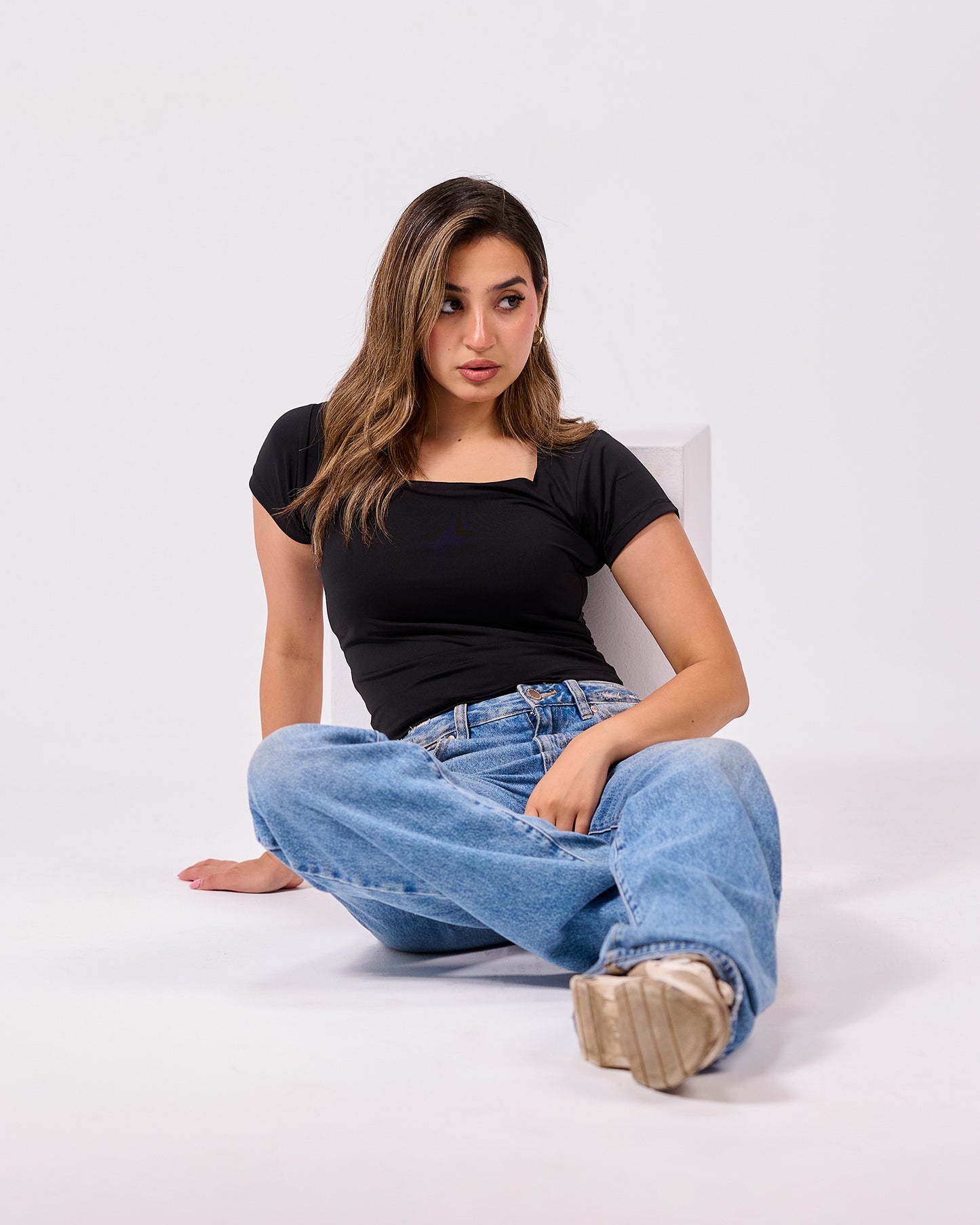 BLACK SQUARE NECK SHORT SLEEVE