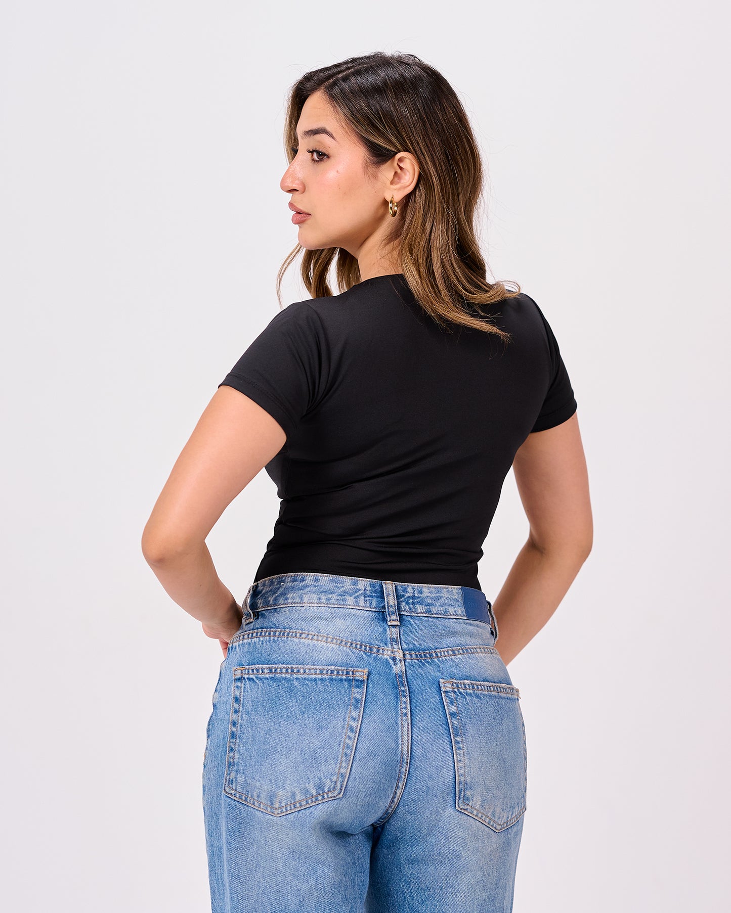 BLACK SQUARE NECK SHORT SLEEVE