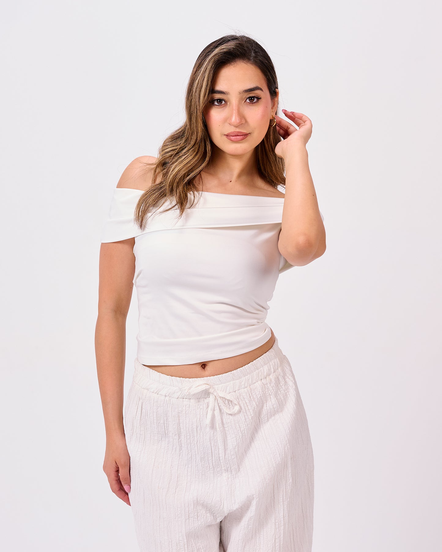 WHITE OFF SHOULDER TOP