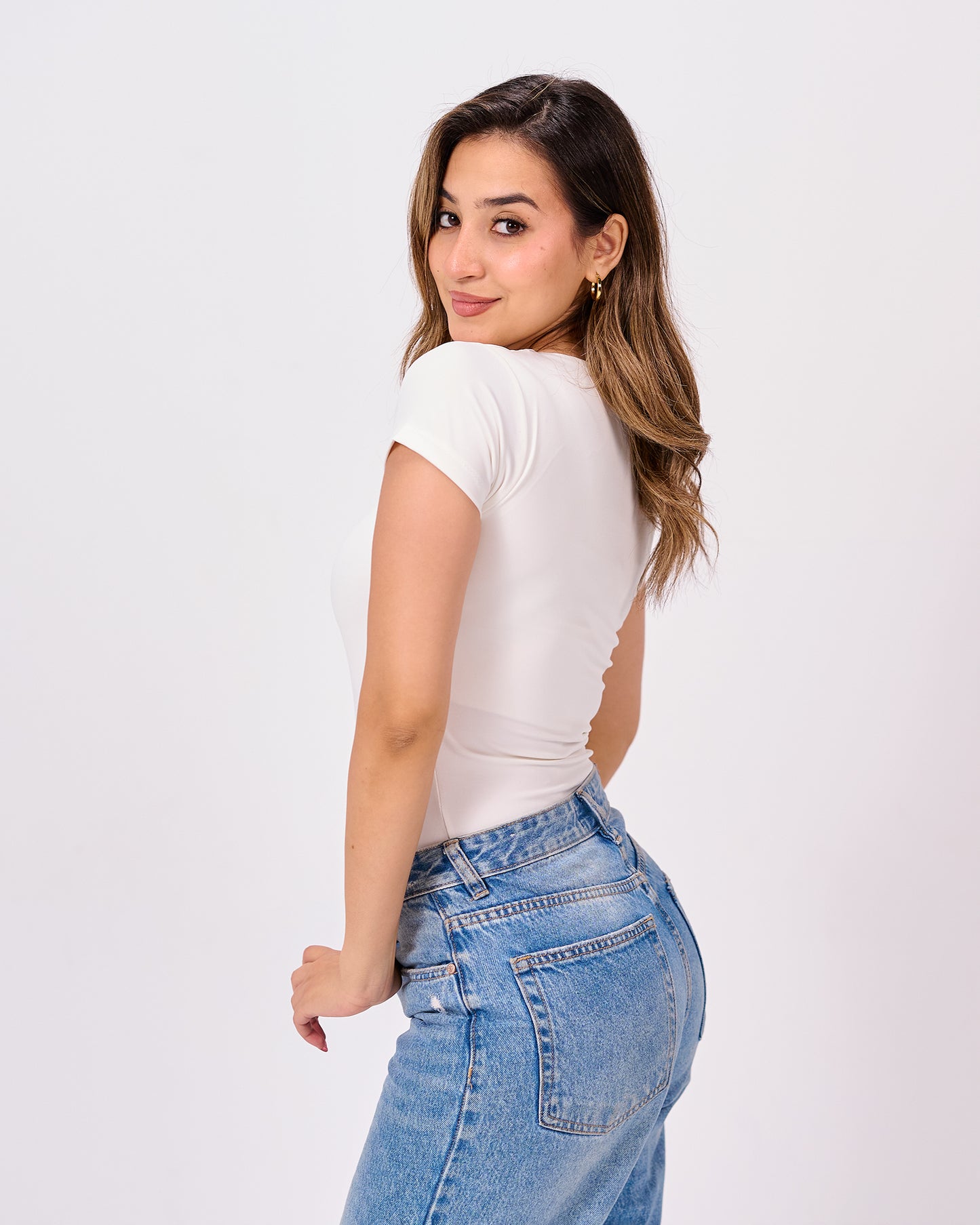 WHITE ROUND NECK SHORT SLEEVE
