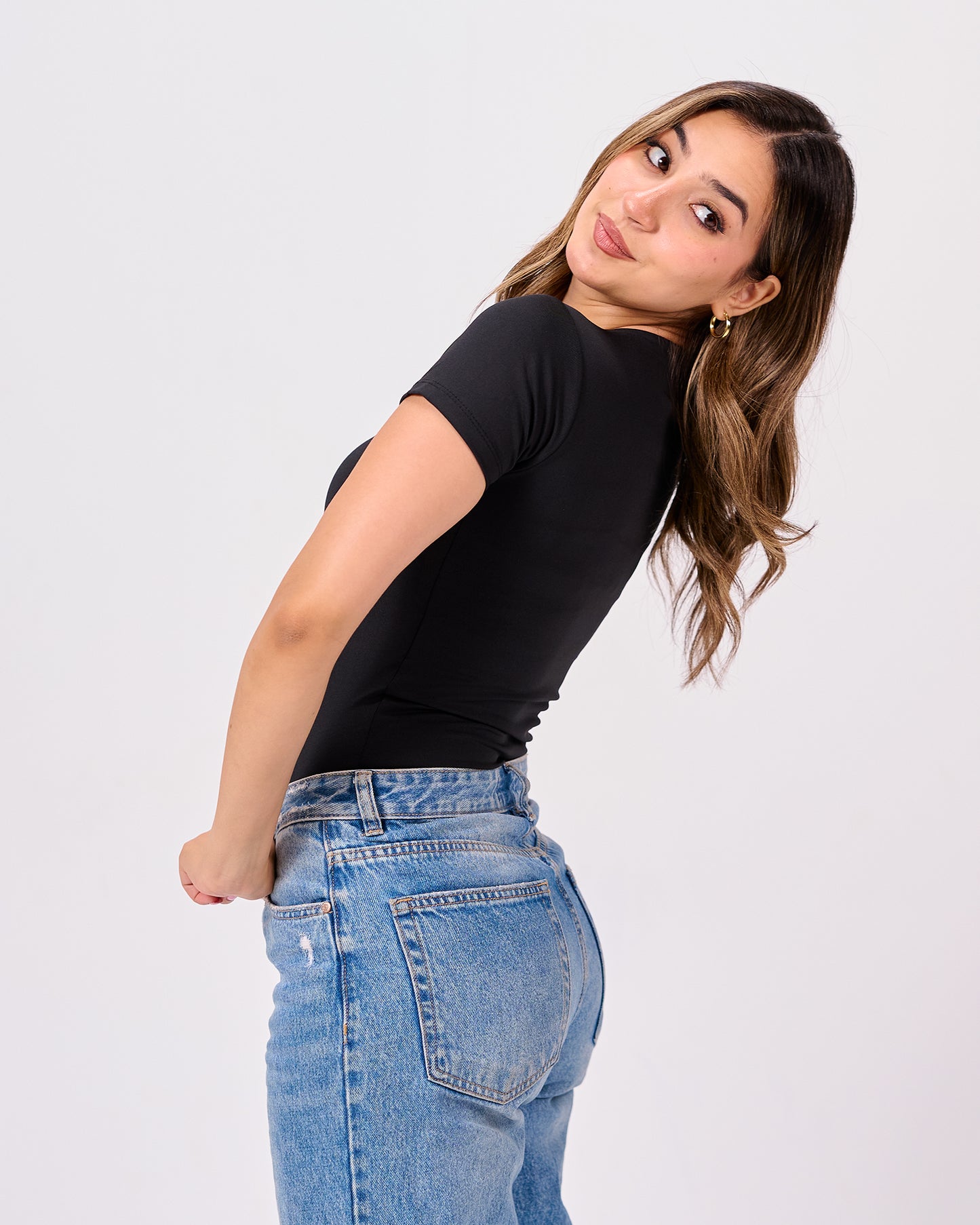 BLACK ROUND NECK SHORT SLEEVE