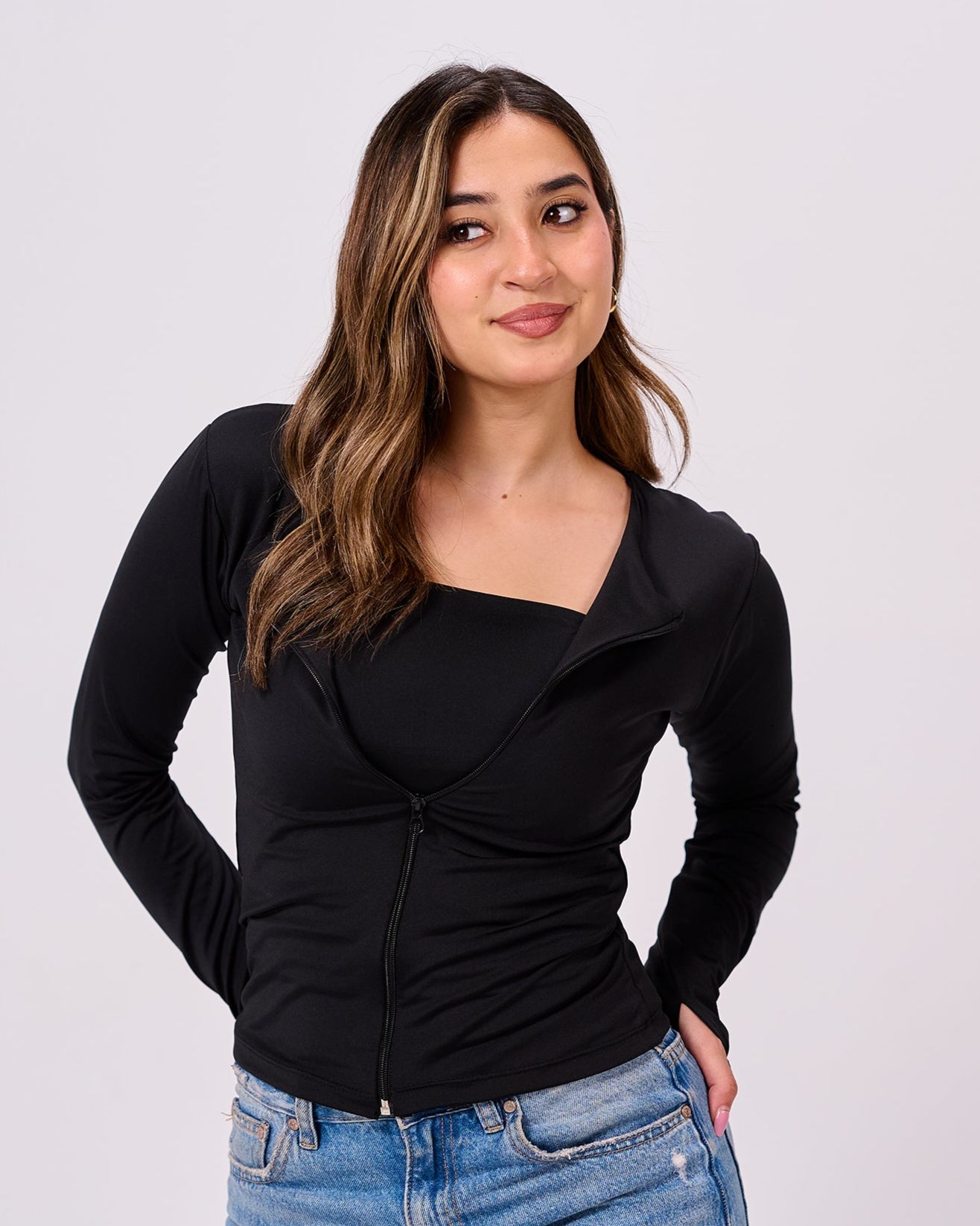 BLACK FULL ZIPPER TOP